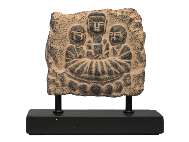 (image for) Polystone Ornament - Lucky Totem - 3 Buddhas