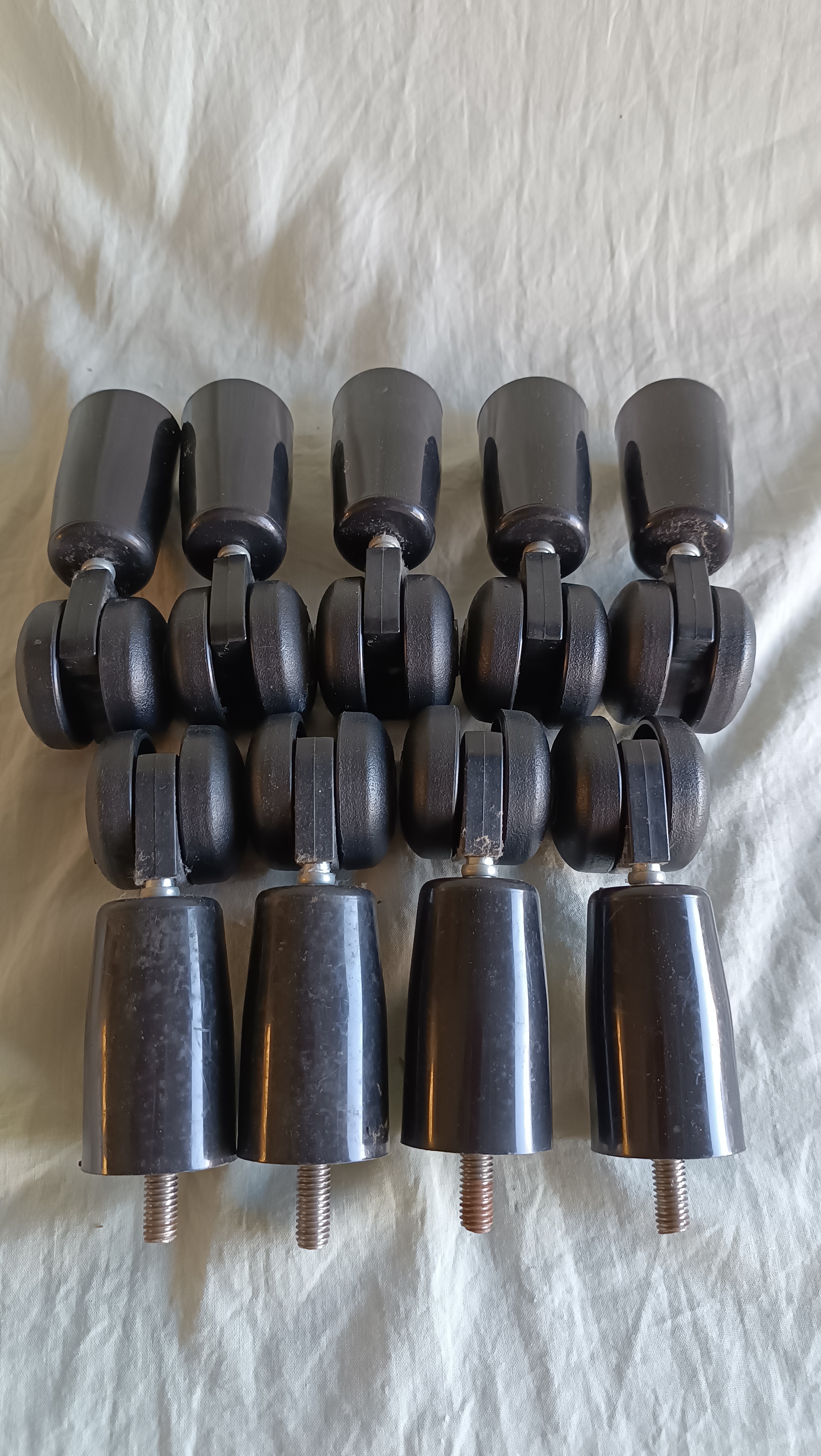 (image for) Queen Bed Castor Set, 9 pieces.