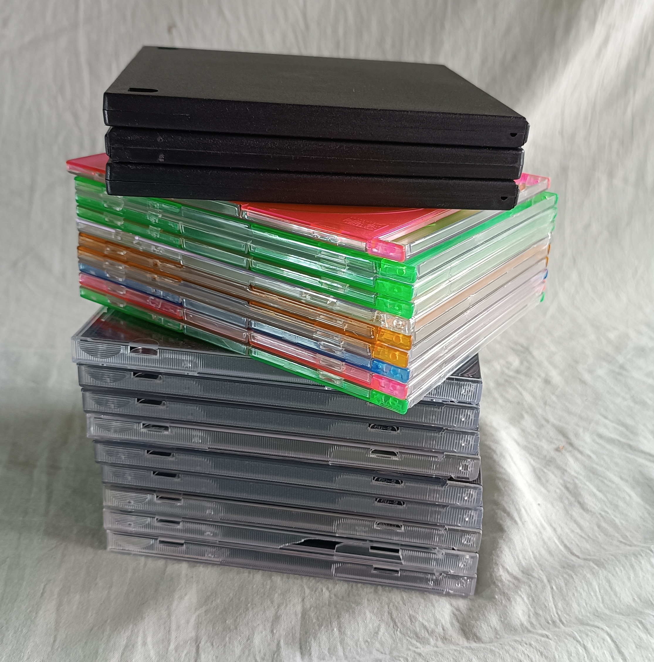 (image for) 70 Empty CD Cases